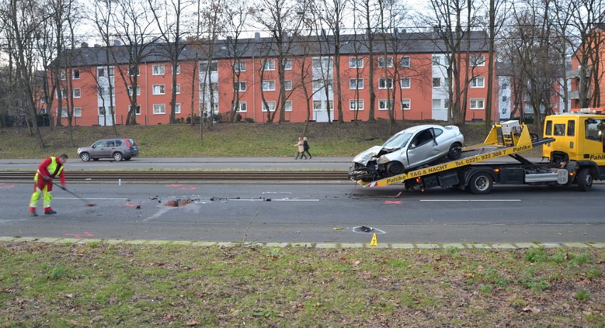 VU PKW Baum Koeln Muelheim Pfaelzischer Ring P104.JPG